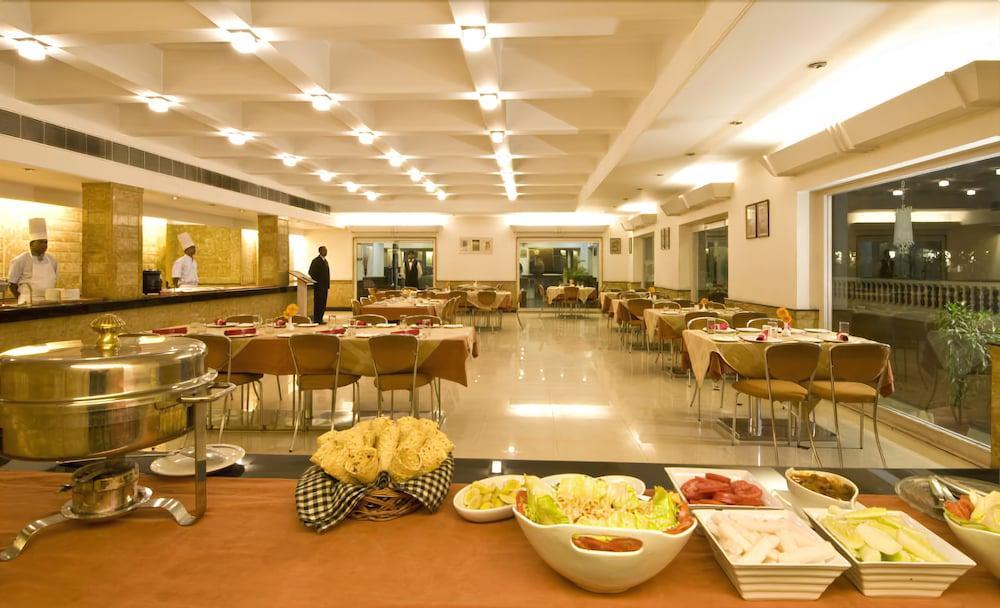 Grand Hotel Agra  Buitenkant foto