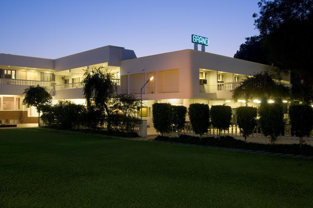 Grand Hotel Agra  Buitenkant foto