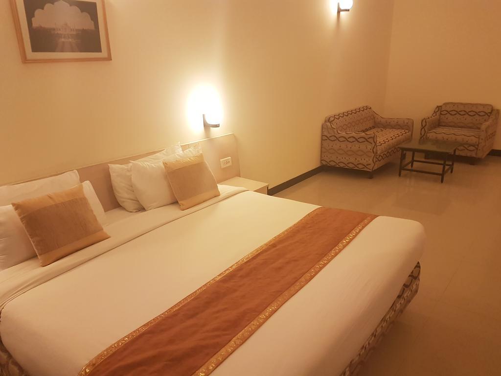 Grand Hotel Agra  Buitenkant foto