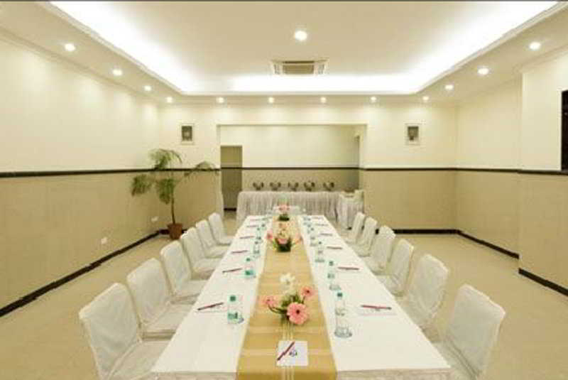 Grand Hotel Agra  Buitenkant foto