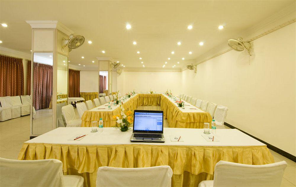 Grand Hotel Agra  Buitenkant foto